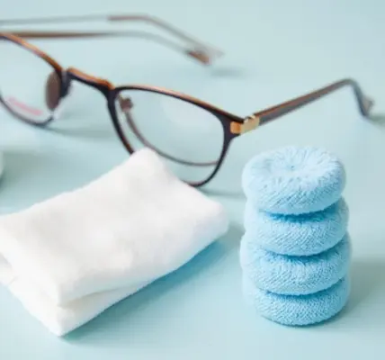 How to Clean Glasses Cloth: A Simple Guide for Sparkling Lenses